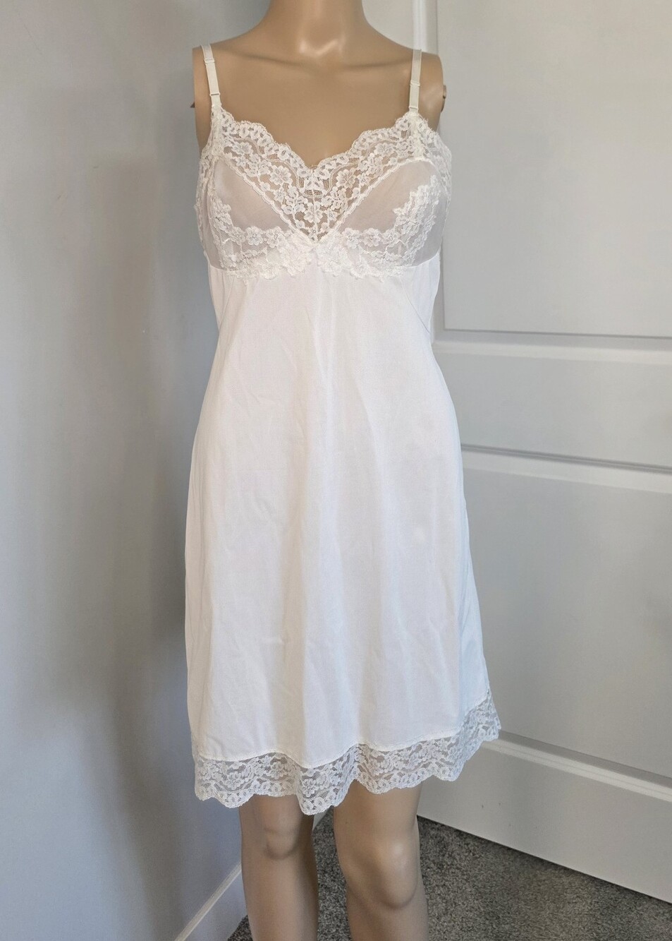 Vassarette Vintage 60's-70's Elegant White Lace-Trim Chemise Slip Dress S/34